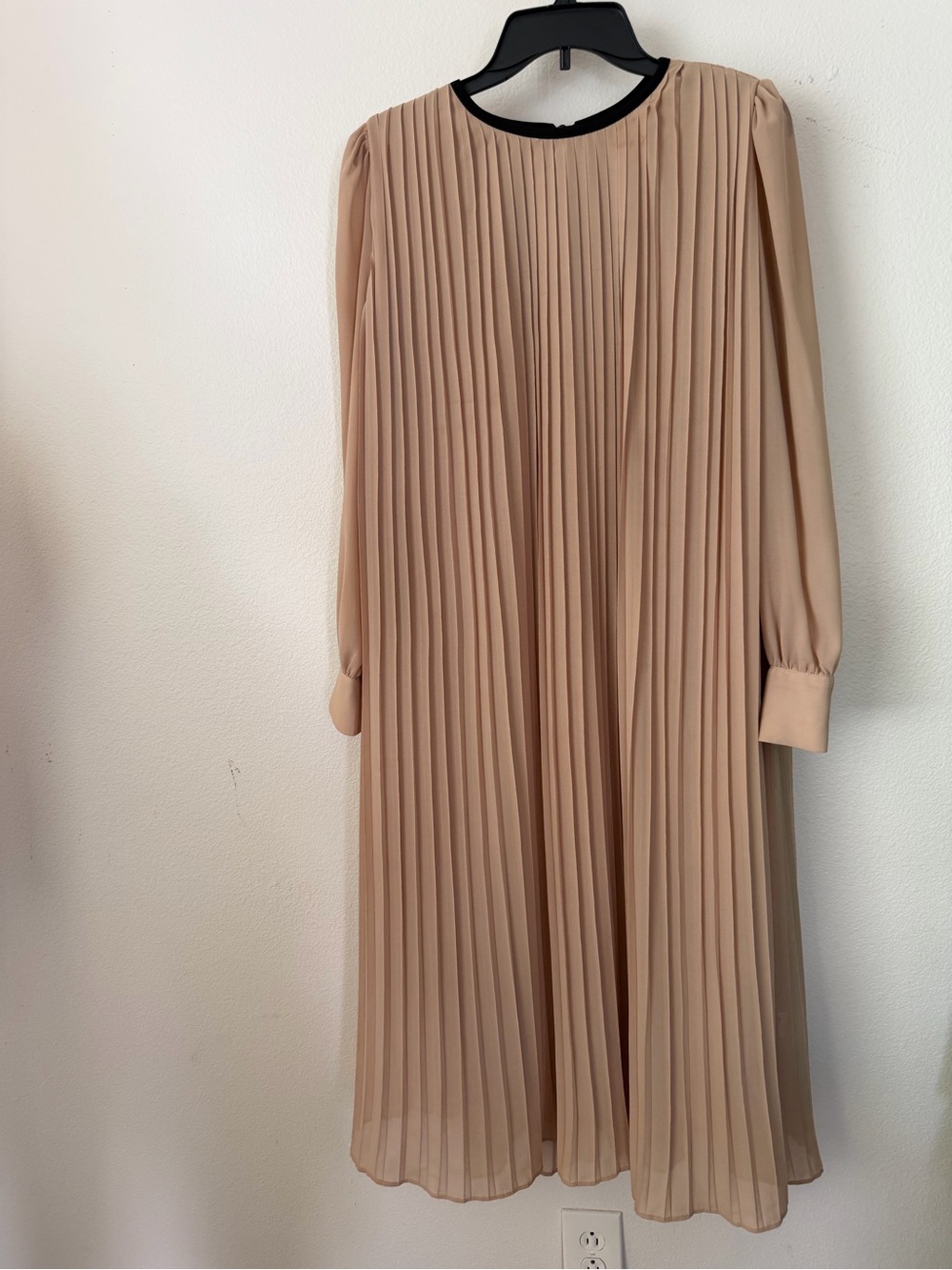 SHEIN Beige pleated maxi dress - Picture 2 of 7